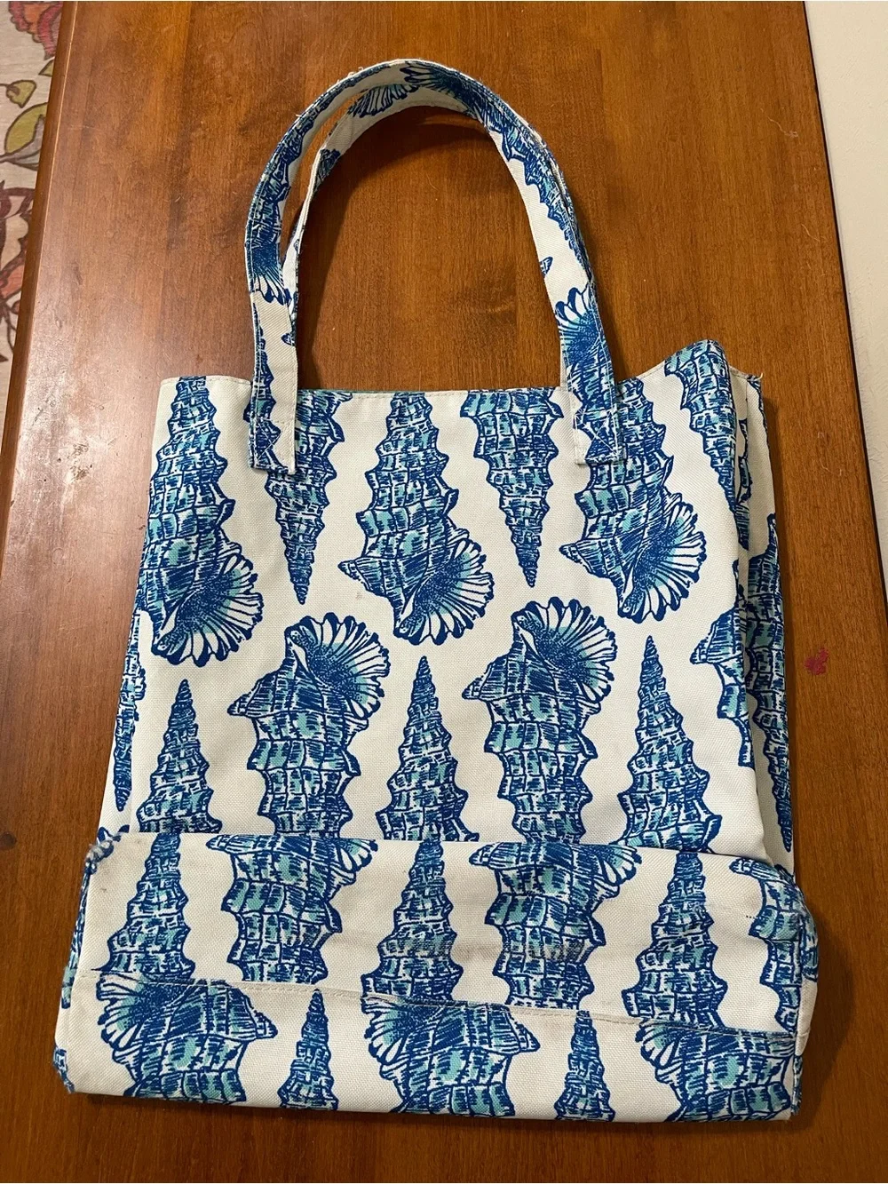 Lilly Pulitzer for Estee Lauder Tote Bag White Turquoise Blue Shell Print Lined